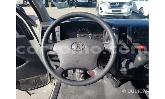 Sayi Imported Toyota Hiace White Mota in Import - Dubai a Maseru Sayi Imported Toyota Hiace White Mota in Import - Dubai a Maseru