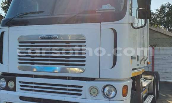 Acheter Occasion Utilitaire Caterpillar 120 Blanc à Maseru, Maseru Acheter Occasion Utilitaire Caterpillar 120 Blanc à Maseru, Maseru