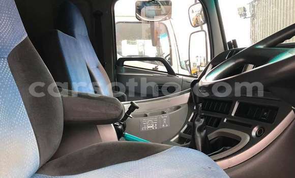 Sayi Na hannu Nissan UD White Babbar mota in Maseru a Maseru Sayi Na hannu Nissan UD White Babbar mota in Maseru a Maseru