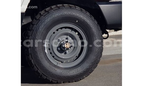 Acheter Import Voiture Toyota Land Cruiser Blanc à Import - Dubai, Maseru Acheter Import Voiture Toyota Land Cruiser Blanc à Import - Dubai, Maseru