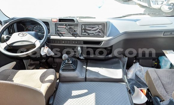 Sayi Imported Toyota Coaster White Mota in Import - Dubai a Maseru Sayi Imported Toyota Coaster White Mota in Import - Dubai a Maseru