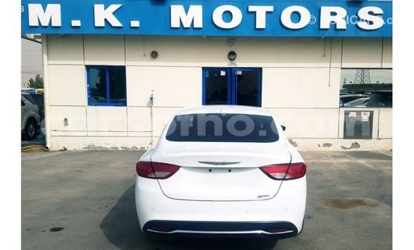 Acheter Import Voiture Chrysler 200 Blanc à Import - Dubai, Maseru Acheter Import Voiture Chrysler 200 Blanc à Import - Dubai, Maseru