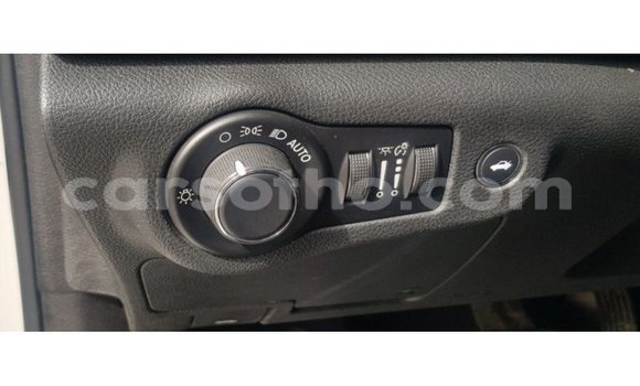 Acheter Import Voiture Chrysler 200 Blanc à Import - Dubai, Maseru Acheter Import Voiture Chrysler 200 Blanc à Import - Dubai, Maseru