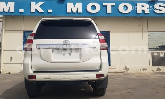 Acheter Import Voiture Toyota Land Cruiser Blanc à Import - Dubai, Maseru Acheter Import Voiture Toyota Land Cruiser Blanc à Import - Dubai, Maseru
