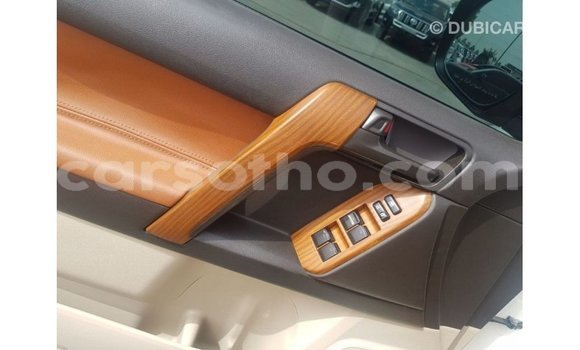 Acheter Import Voiture Toyota Land Cruiser Blanc à Import - Dubai, Maseru Acheter Import Voiture Toyota Land Cruiser Blanc à Import - Dubai, Maseru