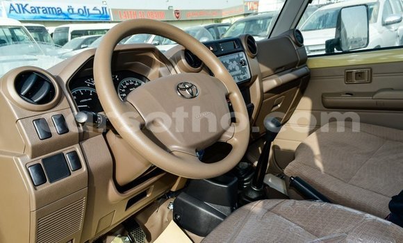 Acheter Import Voiture Toyota Land Cruiser Beige à Import - Dubai, Maseru Acheter Import Voiture Toyota Land Cruiser Beige à Import - Dubai, Maseru