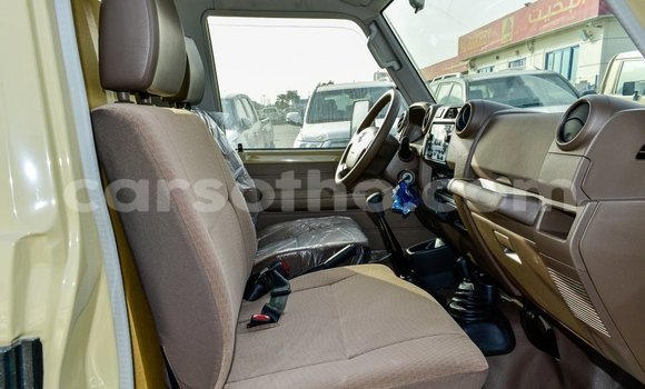 Acheter Import Voiture Toyota Land Cruiser Beige à Import - Dubai, Maseru Acheter Import Voiture Toyota Land Cruiser Beige à Import - Dubai, Maseru