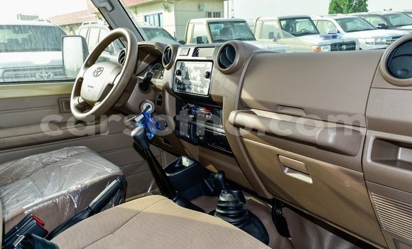Acheter Import Voiture Toyota Land Cruiser Beige à Import - Dubai, Maseru Acheter Import Voiture Toyota Land Cruiser Beige à Import - Dubai, Maseru