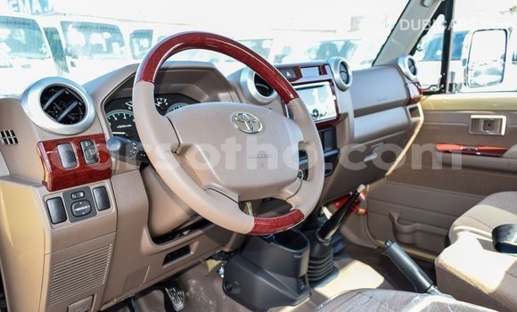 Sayi Imported Toyota Land Cruiser Beige Mota in Import - Dubai a Maseru Sayi Imported Toyota Land Cruiser Beige Mota in Import - Dubai a Maseru