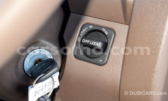 Sayi Imported Toyota Land Cruiser Beige Mota in Import - Dubai a Maseru Sayi Imported Toyota Land Cruiser Beige Mota in Import - Dubai a Maseru