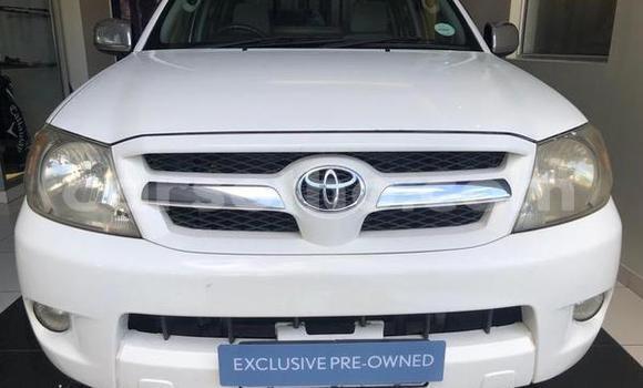 Acheter Occasion Voiture Toyota Hilux Blanc à Thaba–Tseka, Mafeteng Acheter Occasion Voiture Toyota Hilux Blanc à Thaba–Tseka, Mafeteng