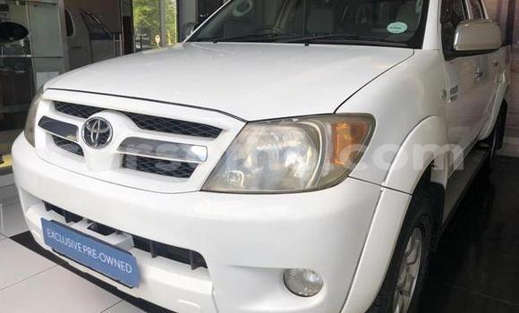 Acheter Occasion Voiture Toyota Hilux Blanc à Thaba–Tseka, Mafeteng Acheter Occasion Voiture Toyota Hilux Blanc à Thaba–Tseka, Mafeteng
