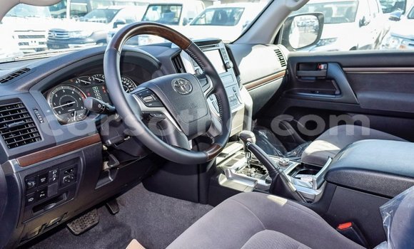 Buy Import Toyota Land Cruiser White Car in Import - Dubai in Maseru Buy Import Toyota Land Cruiser White Car in Import - Dubai in Maseru