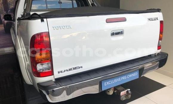 Acheter Occasion Voiture Toyota Hilux Blanc à Thaba–Tseka, Mafeteng Acheter Occasion Voiture Toyota Hilux Blanc à Thaba–Tseka, Mafeteng