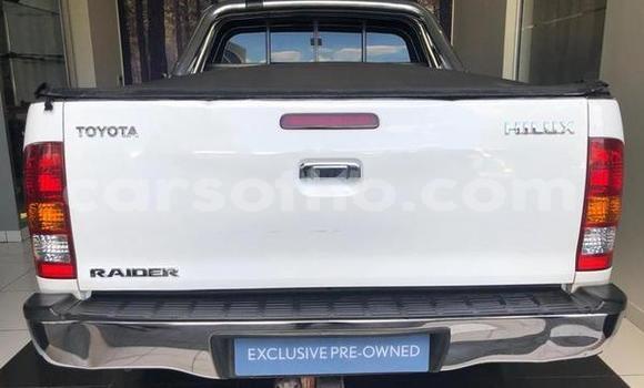 Acheter Occasion Voiture Toyota Hilux Blanc à Thaba–Tseka, Mafeteng Acheter Occasion Voiture Toyota Hilux Blanc à Thaba–Tseka, Mafeteng