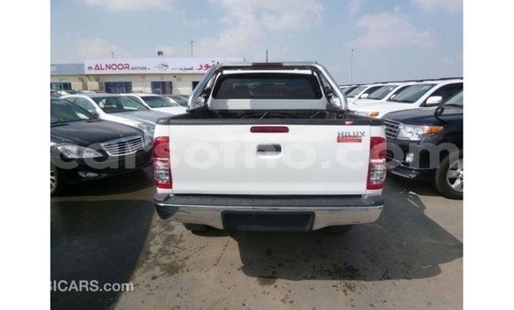 Acheter Import Voiture Toyota Hilux Blanc à Import - Dubai, Maseru Acheter Import Voiture Toyota Hilux Blanc à Import - Dubai, Maseru