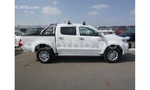 Acheter Import Voiture Toyota Hilux Blanc à Import - Dubai, Maseru Acheter Import Voiture Toyota Hilux Blanc à Import - Dubai, Maseru