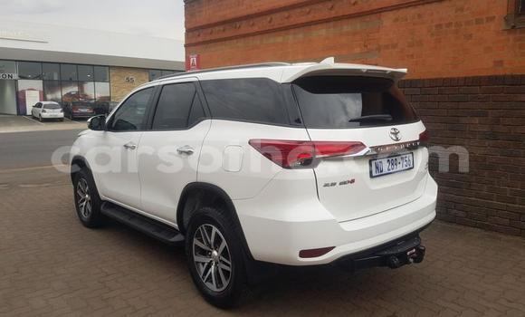 اشتري مستعمل Toyota Fortuner White سيارة في Maputsoe في Leribe اشتري مستعمل Toyota Fortuner White سيارة في Maputsoe في Leribe