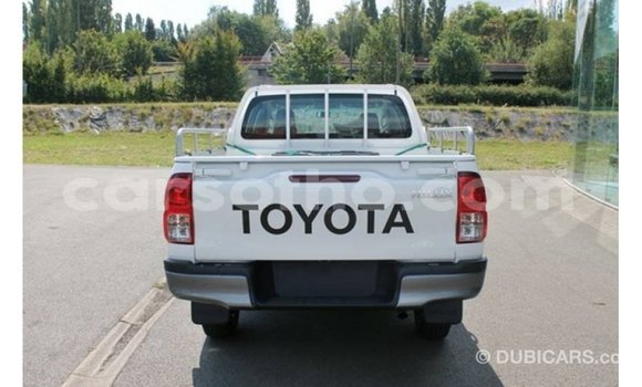 Acheter Import Voiture Toyota Hilux Blanc à Import - Dubai, Maseru Acheter Import Voiture Toyota Hilux Blanc à Import - Dubai, Maseru