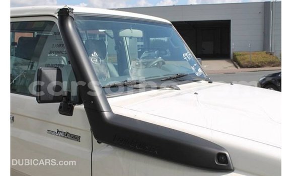 Acheter Import Voiture Toyota Land Cruiser Blanc à Import - Dubai, Maseru Acheter Import Voiture Toyota Land Cruiser Blanc à Import - Dubai, Maseru
