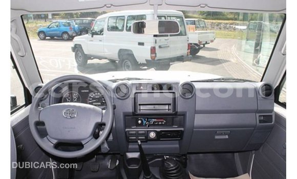 Acheter Import Voiture Toyota Land Cruiser Blanc à Import - Dubai, Maseru Acheter Import Voiture Toyota Land Cruiser Blanc à Import - Dubai, Maseru