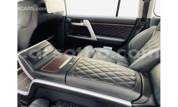 Sayi Imported Toyota Land Cruiser Black Mota in Import - Dubai a Maseru Sayi Imported Toyota Land Cruiser Black Mota in Import - Dubai a Maseru