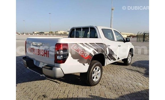 اشتري Imported Mitsubishi L200 White سيارة في Import - Dubai في Maseru اشتري Imported Mitsubishi L200 White سيارة في Import - Dubai في Maseru