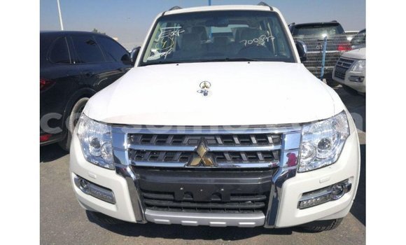 Sayi Imported Mitsubishi Pajero White Mota in Import - Dubai a Maseru Sayi Imported Mitsubishi Pajero White Mota in Import - Dubai a Maseru