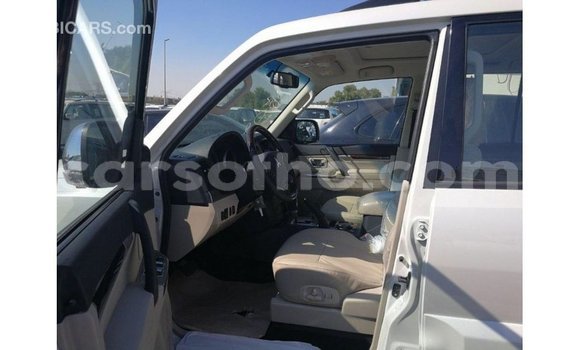 Sayi Imported Mitsubishi Pajero White Mota in Import - Dubai a Maseru Sayi Imported Mitsubishi Pajero White Mota in Import - Dubai a Maseru