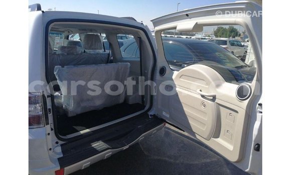 Sayi Imported Mitsubishi Pajero White Mota in Import - Dubai a Maseru Sayi Imported Mitsubishi Pajero White Mota in Import - Dubai a Maseru