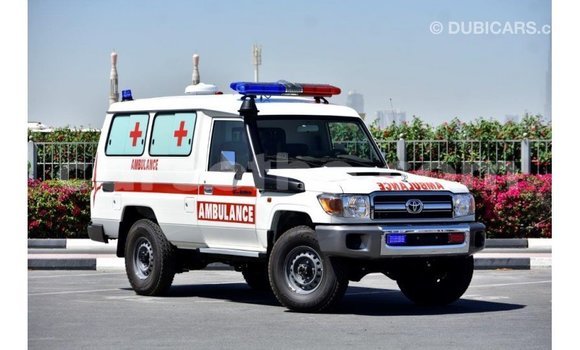 Acheter Import Voiture Toyota Land Cruiser Blanc à Import - Dubai, Maseru Acheter Import Voiture Toyota Land Cruiser Blanc à Import - Dubai, Maseru