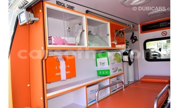 Acheter Import Voiture Toyota Land Cruiser Blanc à Import - Dubai, Maseru Acheter Import Voiture Toyota Land Cruiser Blanc à Import - Dubai, Maseru