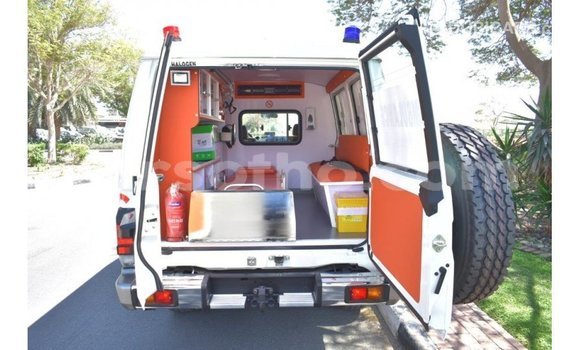 Acheter Import Voiture Toyota Land Cruiser Blanc à Import - Dubai, Maseru Acheter Import Voiture Toyota Land Cruiser Blanc à Import - Dubai, Maseru