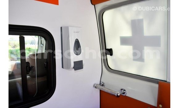 Acheter Import Voiture Toyota Land Cruiser Blanc à Import - Dubai, Maseru Acheter Import Voiture Toyota Land Cruiser Blanc à Import - Dubai, Maseru