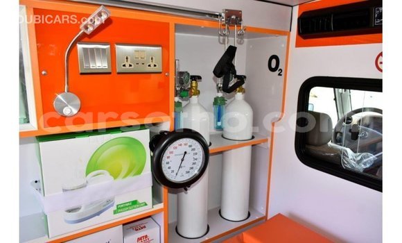 Acheter Import Voiture Toyota Land Cruiser Blanc à Import - Dubai, Maseru Acheter Import Voiture Toyota Land Cruiser Blanc à Import - Dubai, Maseru