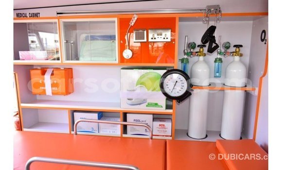 Acheter Import Voiture Toyota Land Cruiser Blanc à Import - Dubai, Maseru Acheter Import Voiture Toyota Land Cruiser Blanc à Import - Dubai, Maseru