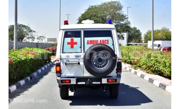 Acheter Import Voiture Toyota Land Cruiser Blanc à Import - Dubai, Maseru Acheter Import Voiture Toyota Land Cruiser Blanc à Import - Dubai, Maseru