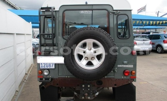 اشتري مستعمل Land Rover Defender Green سيارة في Roma في Maseru اشتري مستعمل Land Rover Defender Green سيارة في Roma في Maseru