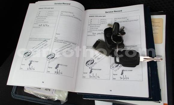 اشتري مستعمل Land Rover Defender Green سيارة في Roma في Maseru اشتري مستعمل Land Rover Defender Green سيارة في Roma في Maseru