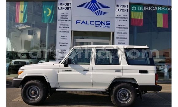 Acheter Import Voiture Toyota Land Cruiser Blanc à Import - Dubai, Maseru Acheter Import Voiture Toyota Land Cruiser Blanc à Import - Dubai, Maseru