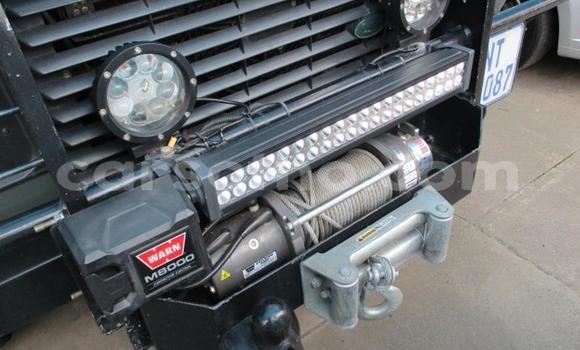 اشتري مستعمل Land Rover Defender Green سيارة في Roma في Maseru اشتري مستعمل Land Rover Defender Green سيارة في Roma في Maseru