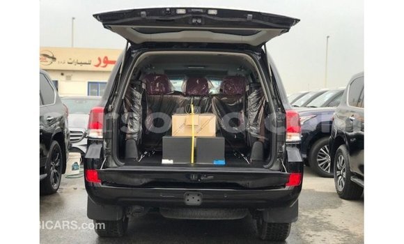 Sayi Imported Toyota Land Cruiser Black Mota in Import - Dubai a Maseru Sayi Imported Toyota Land Cruiser Black Mota in Import - Dubai a Maseru