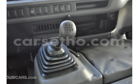 Acheter Import Voiture Toyota Coaster Blanc à Import - Dubai, Maseru Acheter Import Voiture Toyota Coaster Blanc à Import - Dubai, Maseru