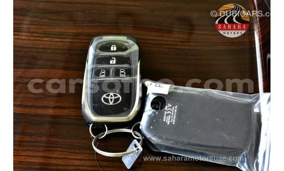 Acheter Import Voiture Toyota Granvia Blanc à Import - Dubai, Maseru Acheter Import Voiture Toyota Granvia Blanc à Import - Dubai, Maseru