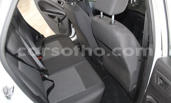 Sayi Na hannu Ford Fiesta White Mota in Butha Buthe a Butha-Buthe Sayi Na hannu Ford Fiesta White Mota in Butha Buthe a Butha-Buthe