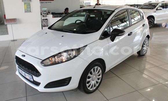 Sayi Na hannu Ford Fiesta White Mota in Butha Buthe a Butha-Buthe Sayi Na hannu Ford Fiesta White Mota in Butha Buthe a Butha-Buthe