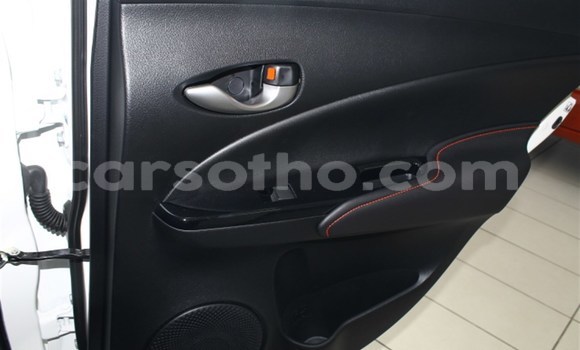 اشتري مستعمل Toyota Yaris White سيارة في Hlotse في Leribe اشتري مستعمل Toyota Yaris White سيارة في Hlotse في Leribe