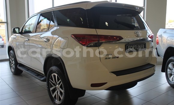 Acheter Occasion Voiture Toyota Fortuner Blanc à Maputsoe, Leribe Acheter Occasion Voiture Toyota Fortuner Blanc à Maputsoe, Leribe