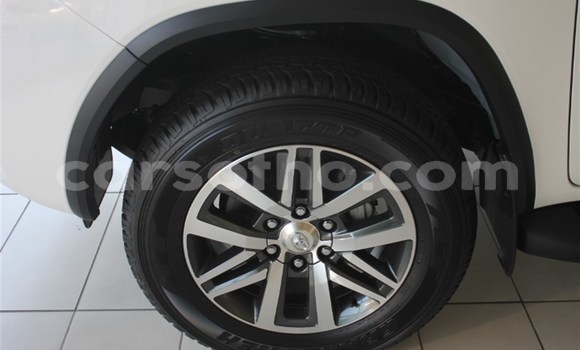 Acheter Occasion Voiture Toyota Fortuner Blanc à Maputsoe, Leribe Acheter Occasion Voiture Toyota Fortuner Blanc à Maputsoe, Leribe