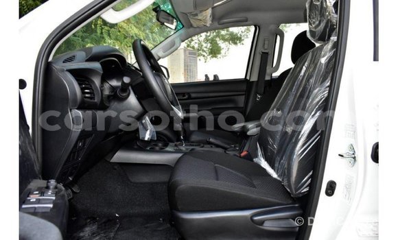Acheter Import Voiture Toyota Hilux Blanc à Import - Dubai, Maseru Acheter Import Voiture Toyota Hilux Blanc à Import - Dubai, Maseru